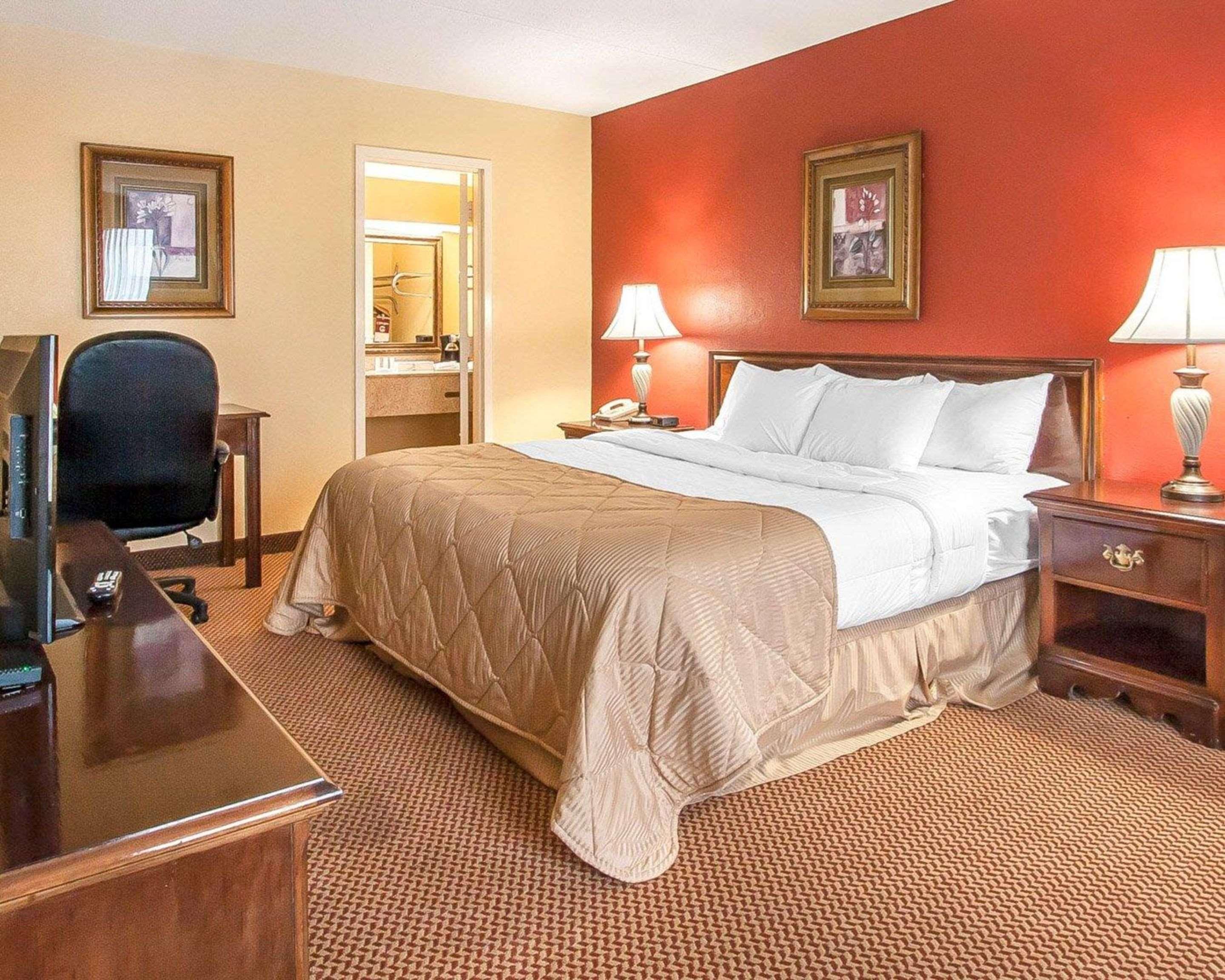 Clarion Inn & Suites University Center Auburn Eksteriør billede