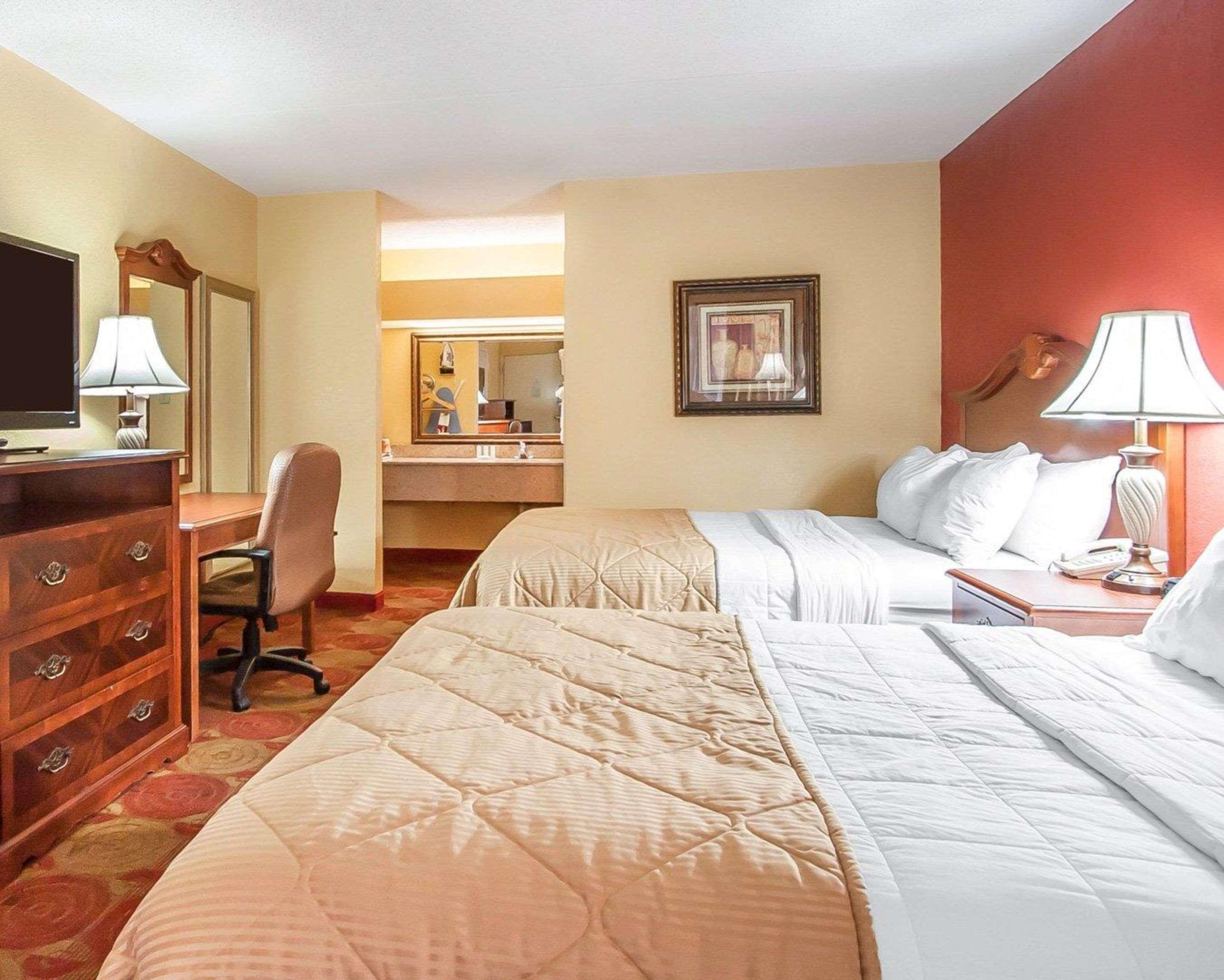 Clarion Inn & Suites University Center Auburn Eksteriør billede