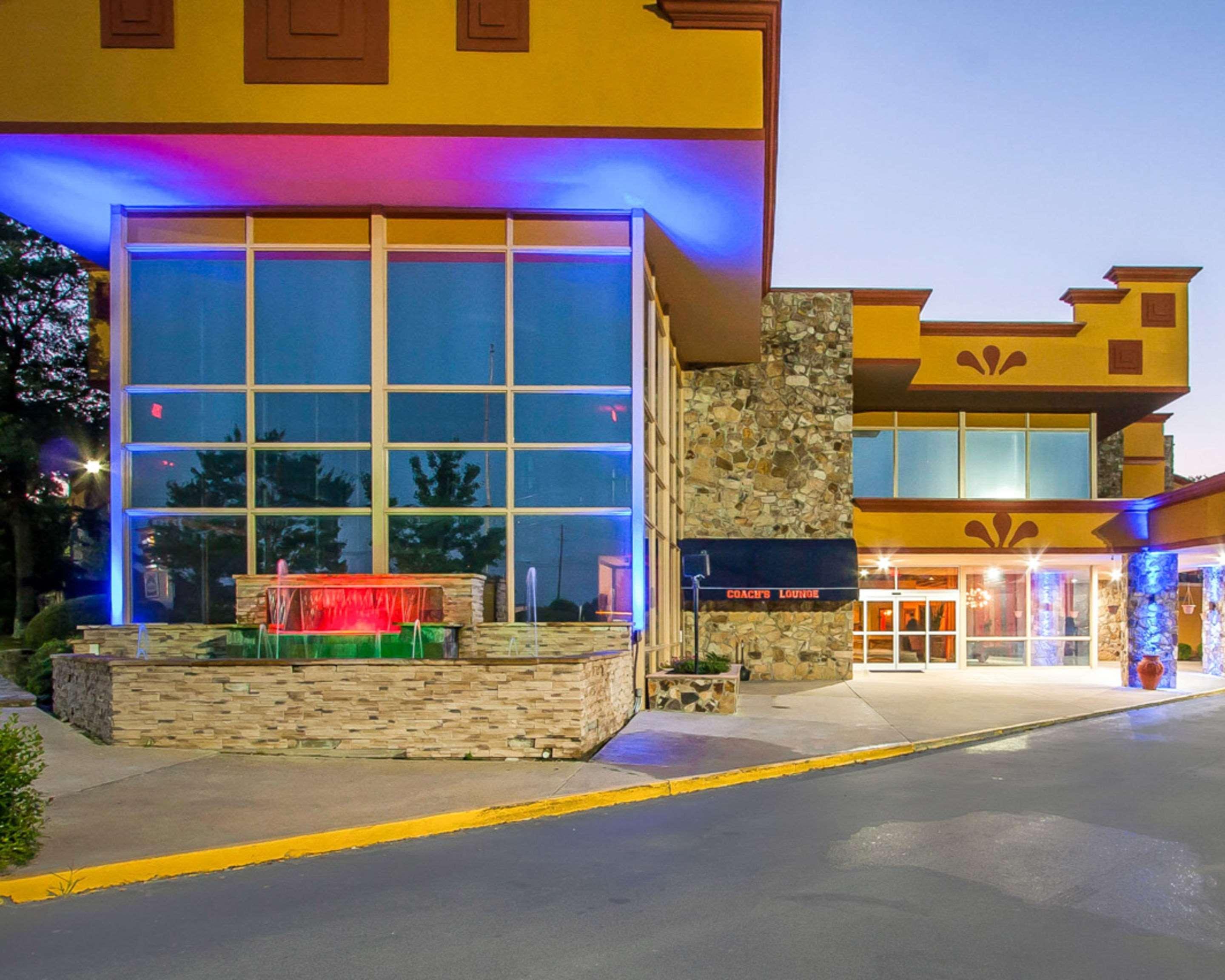 Clarion Inn & Suites University Center Auburn Eksteriør billede