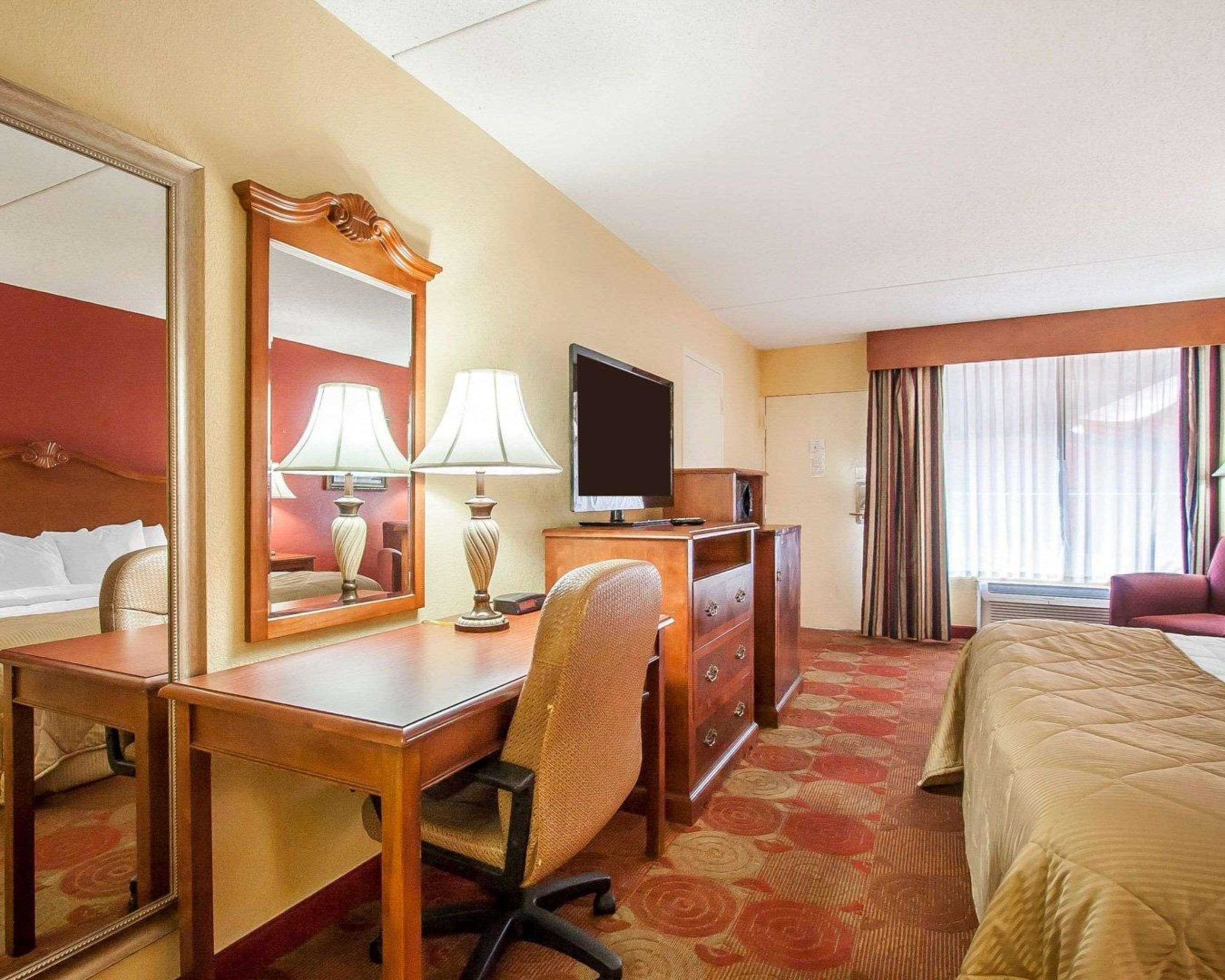 Clarion Inn & Suites University Center Auburn Eksteriør billede