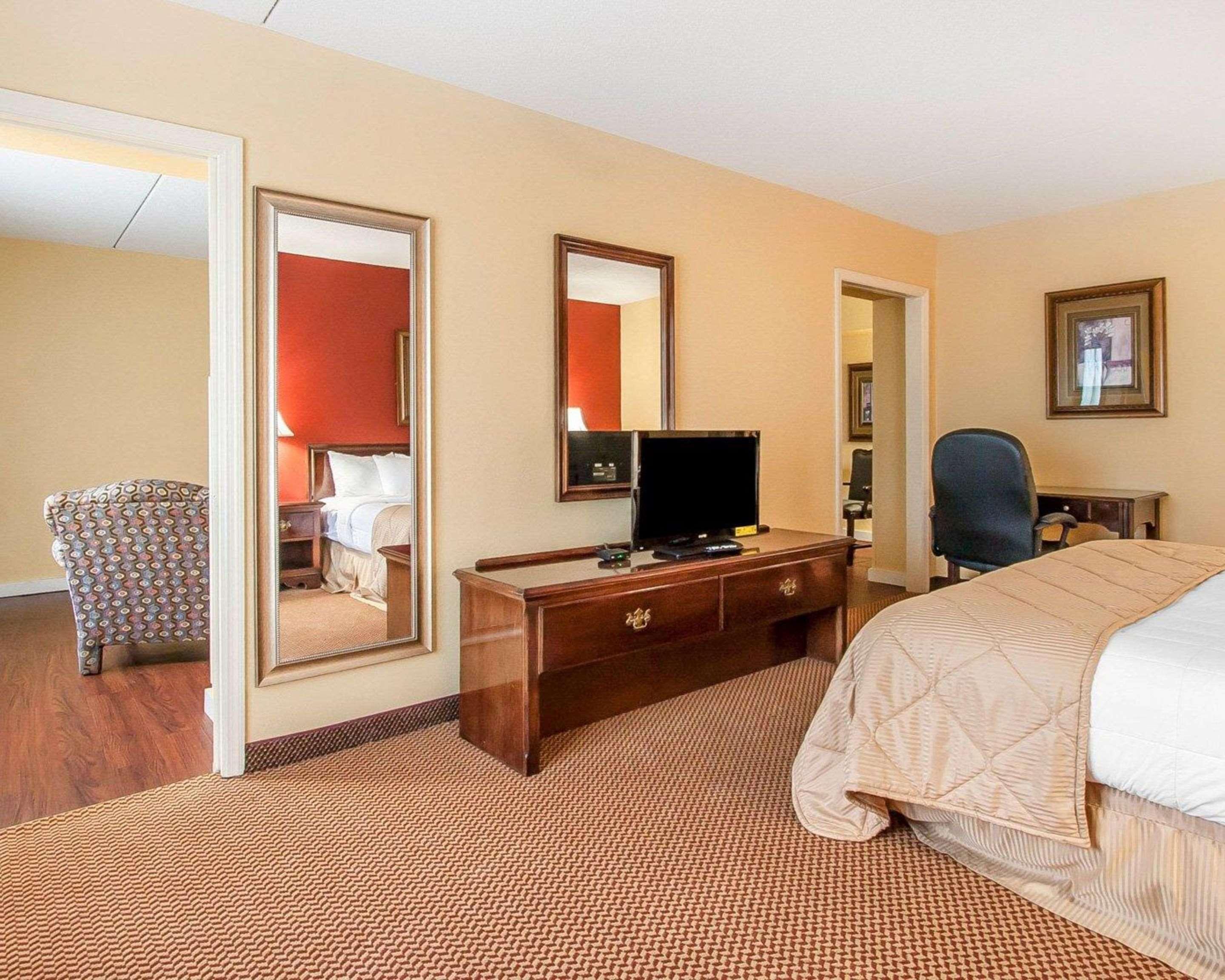 Clarion Inn & Suites University Center Auburn Eksteriør billede
