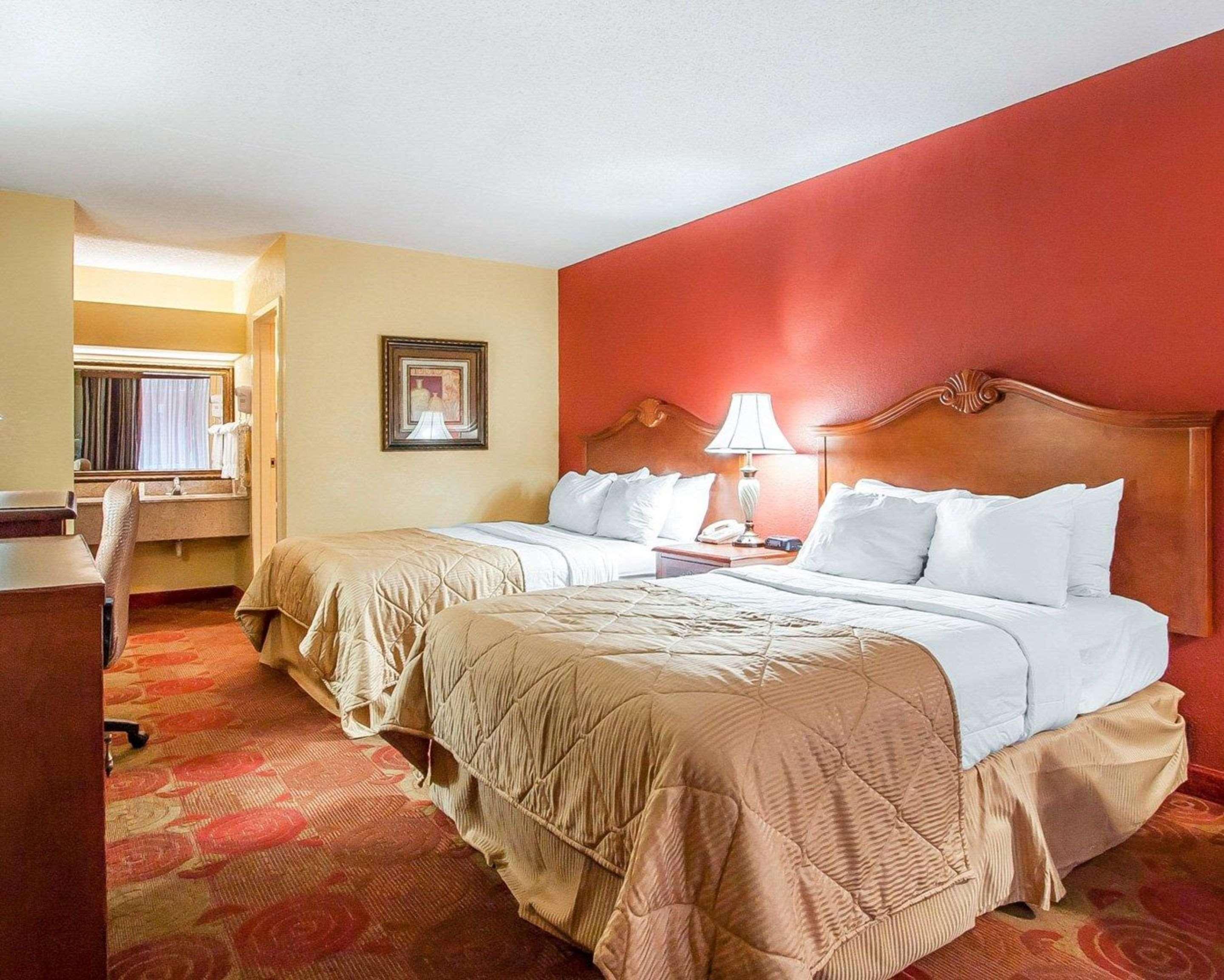 Clarion Inn & Suites University Center Auburn Eksteriør billede