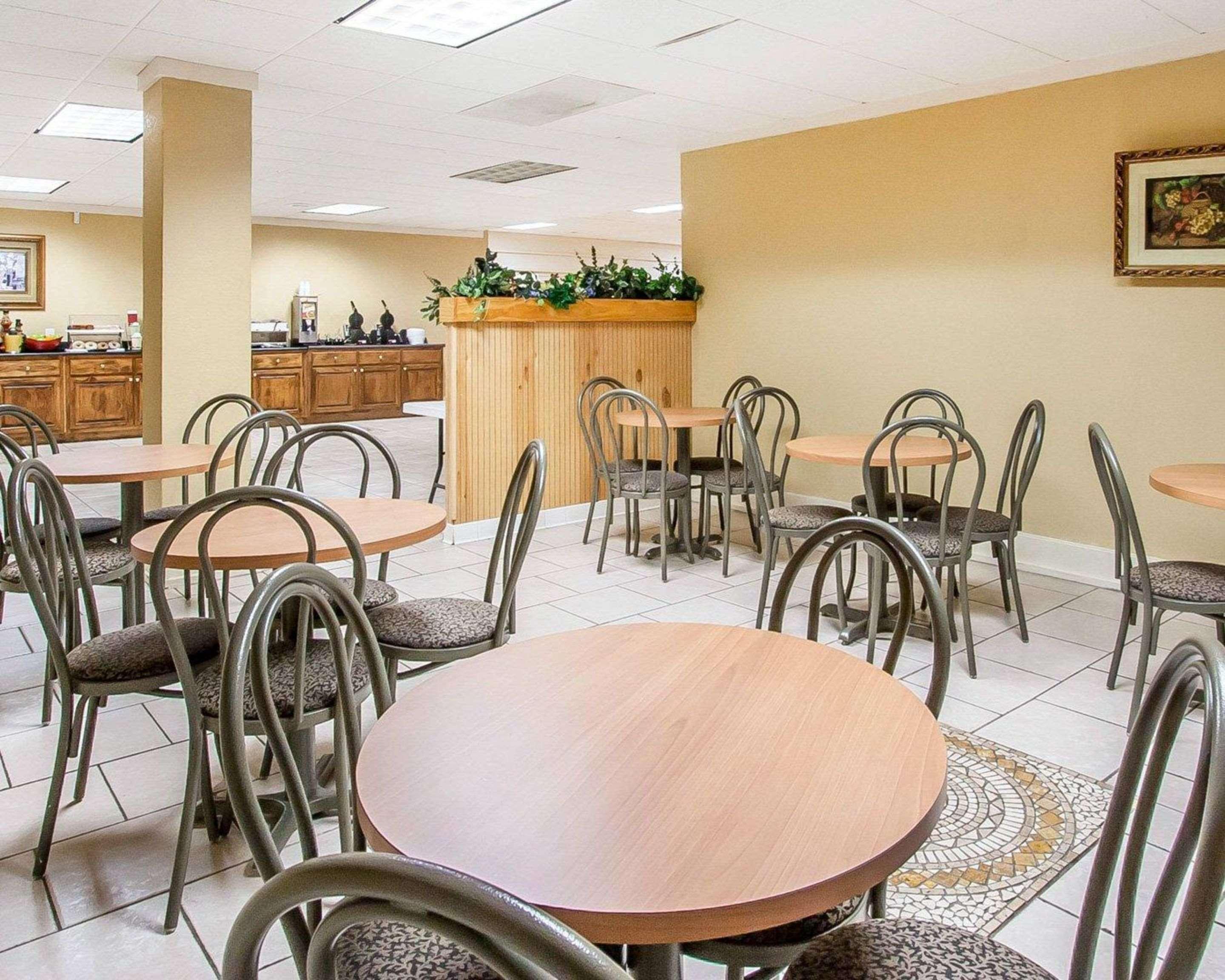 Clarion Inn & Suites University Center Auburn Eksteriør billede