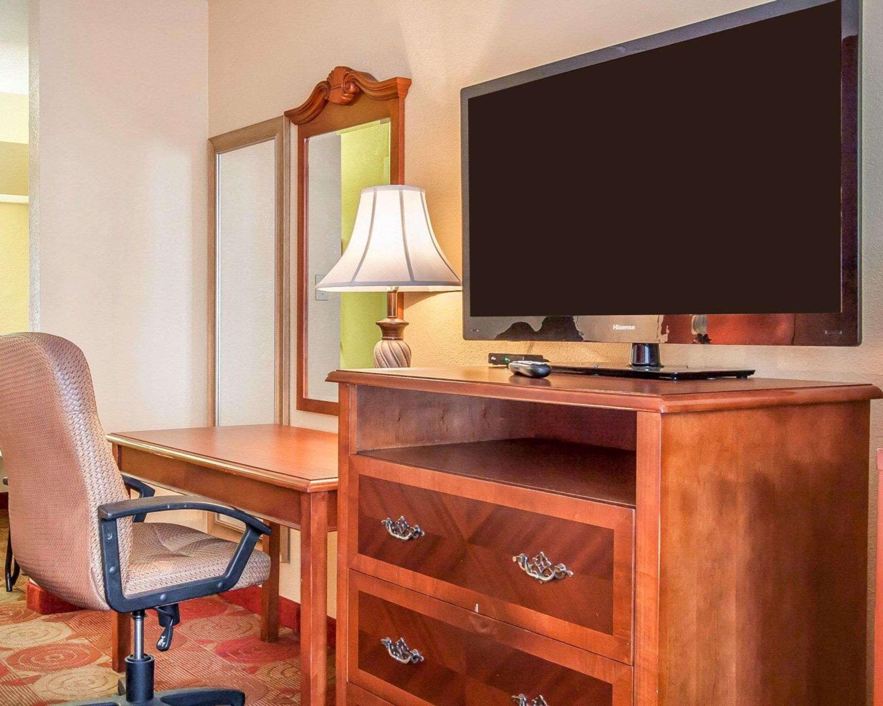 Clarion Inn & Suites University Center Auburn Eksteriør billede