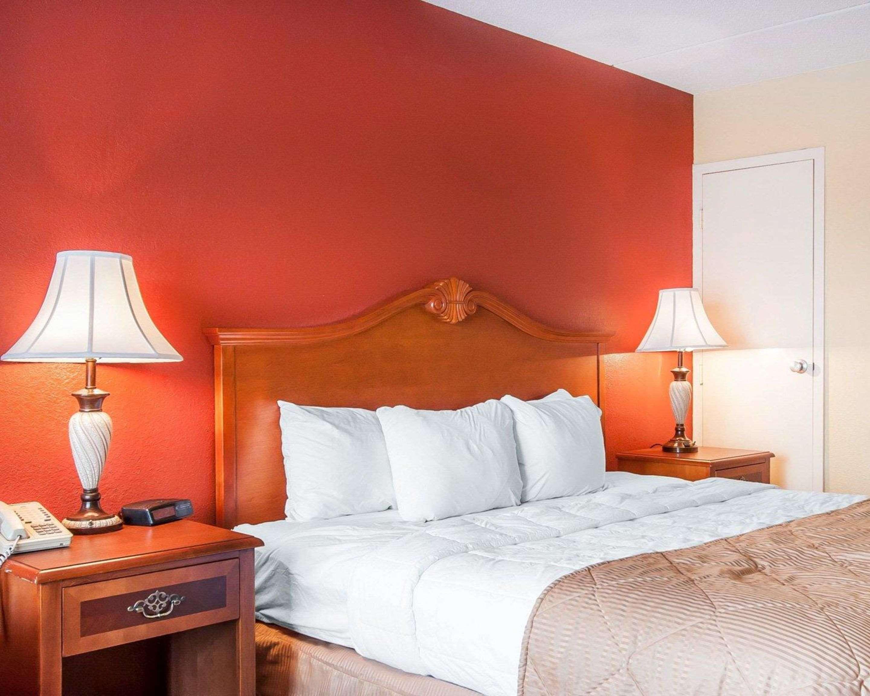 Clarion Inn & Suites University Center Auburn Eksteriør billede
