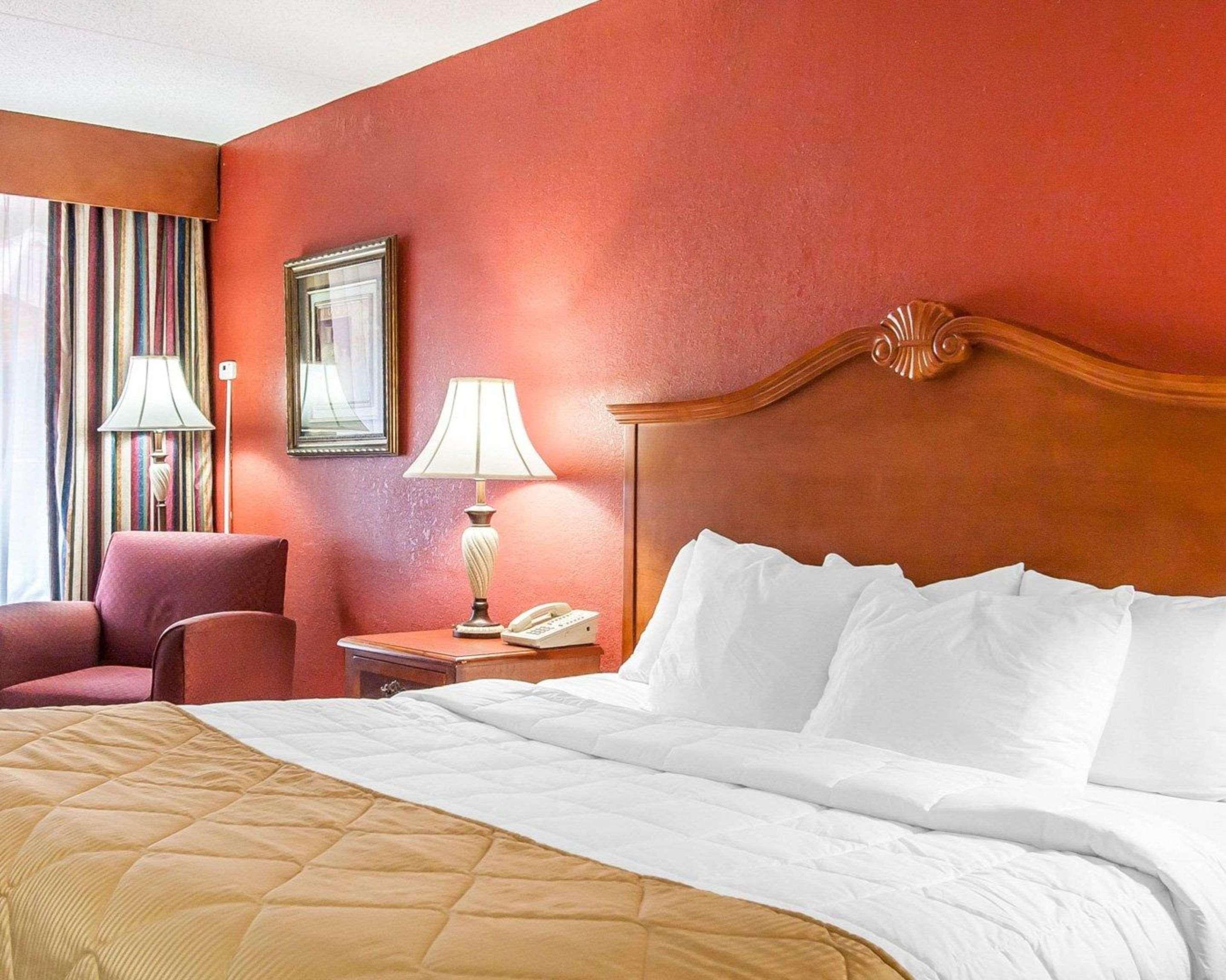 Clarion Inn & Suites University Center Auburn Eksteriør billede
