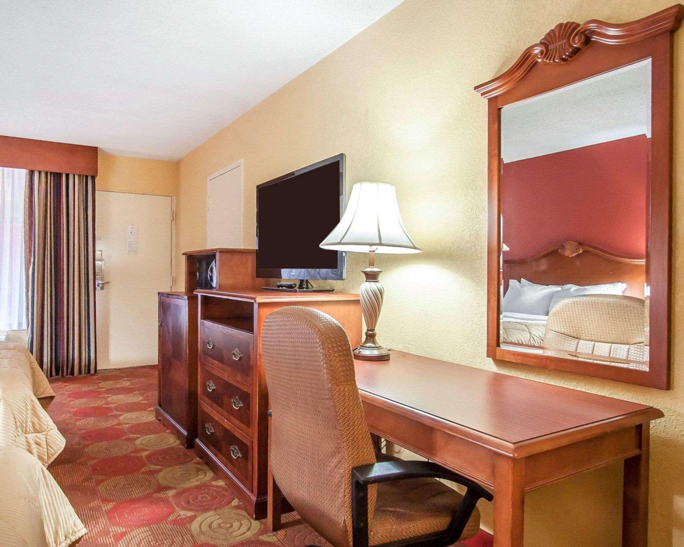 Clarion Inn & Suites University Center Auburn Eksteriør billede